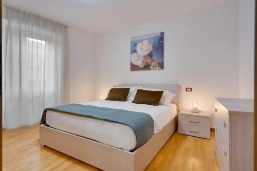 Cormons Apartment | Centro Cormons - 3 Camere Letto & Balcone Privato