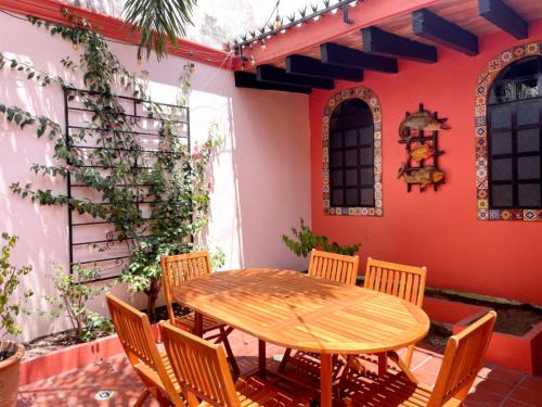 Centro Historico House | Centro Home with Courtyard BBQ
