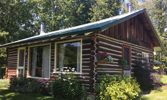 Suttons Bay Cabin | Century Farm Cottages