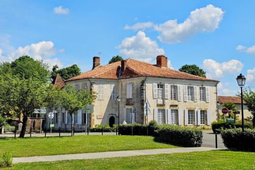 Vicq-d'Auribat Bed & Breakfast | Château Arche d'Aure