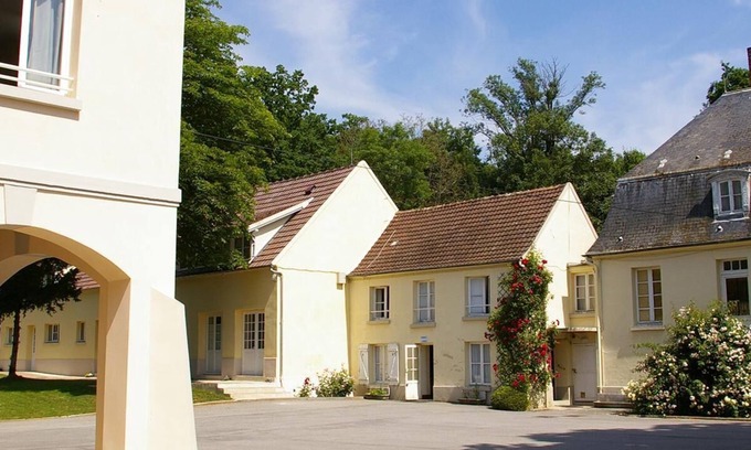 Mery-sur-Marne Bed & Breakfast | Château de Méry - Méry-sur-Marne (with full board)