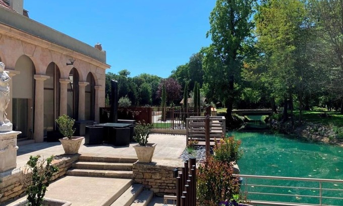 Quincey House | Château de Quincey