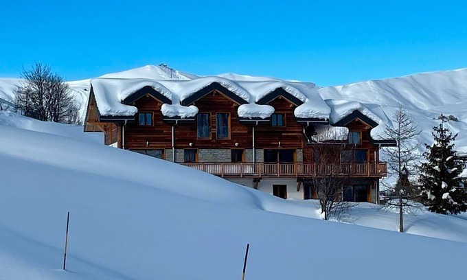 La Toussuire Ski Chalet | Chalet 'Alphonsine Ski Lodge' with Mountain View, Private Terrace and Wi-Fi