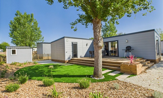 Saint-Gilles-Croix-de-Vie Ski Chalet | Chalet with pool for 4 adults/2 children