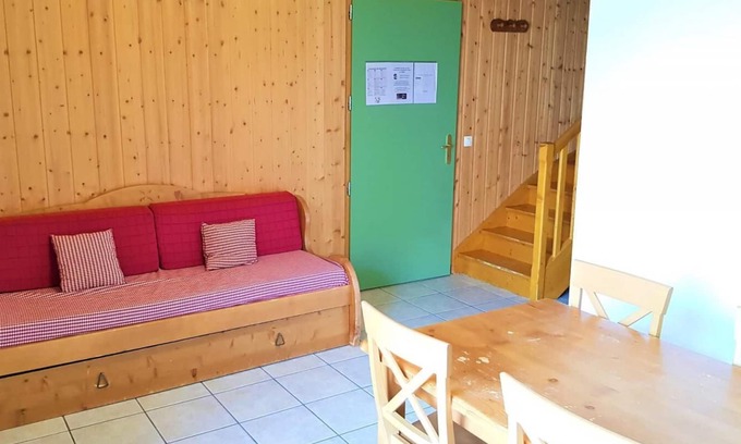 La Joue du Loup Ski Chalet | Chalet, 350m from ski slopes, view mountain, fitness, terrace, parking, tv, ski locker, 43m²