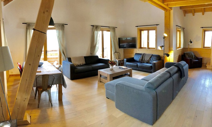 Villard-Reculas Ski Chalet | Chalet '4 Étoiles La Saulire' with Mountain View, Shared Terrace and Wi-Fi
