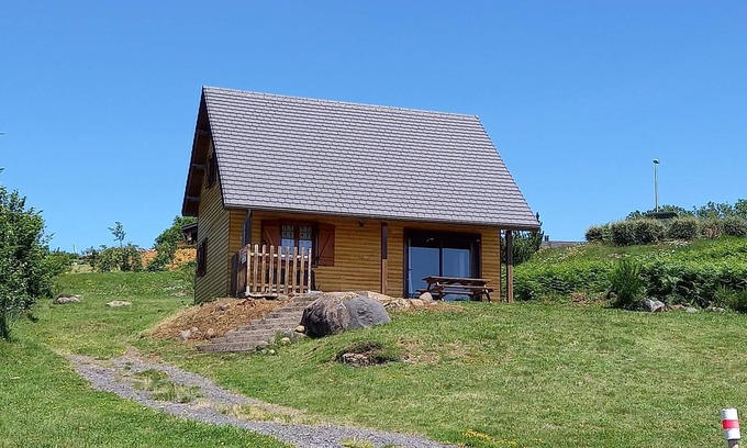 Saint-Genes-Champespe Ski Chalet | Chalet 6 people near Super-Besse