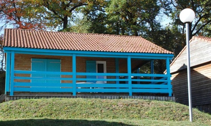 Blavignac Ski Chalet | Chalet '6 Personnes Iris Weekend price' with Mountain View, Shared Pool and Wi-Fi