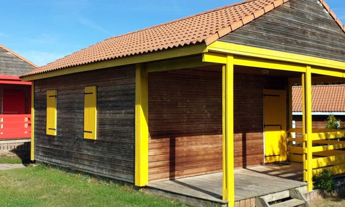 Blavignac Ski Chalet | Chalet '6 Personnes Orpin price Weekend' with Mountain View, Shared Pool and Wi-Fi