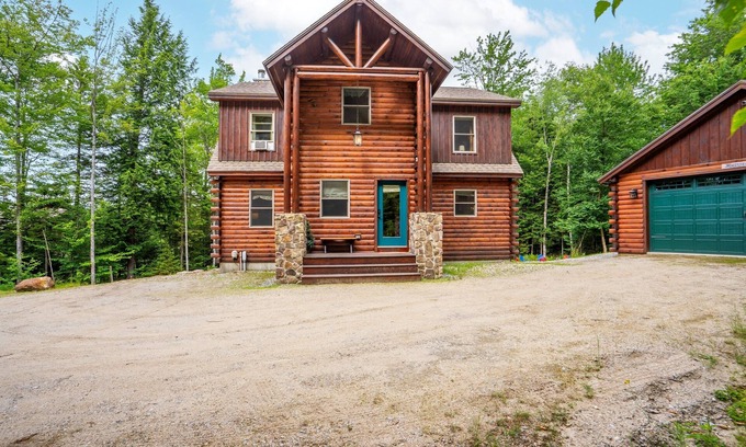 Sunday River Area Ski Chalet | Chalet 76| HotTub! Slps15, Close to Mtn, Dogs Ok!