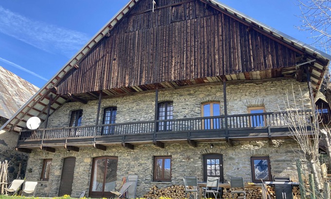 Saint-Jean-d'Arves Ski Chalet | Chalet at 350 from the slopes. Spectacular view. 12 people.
