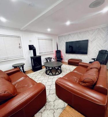 Seguin House | Chalet At The Beach