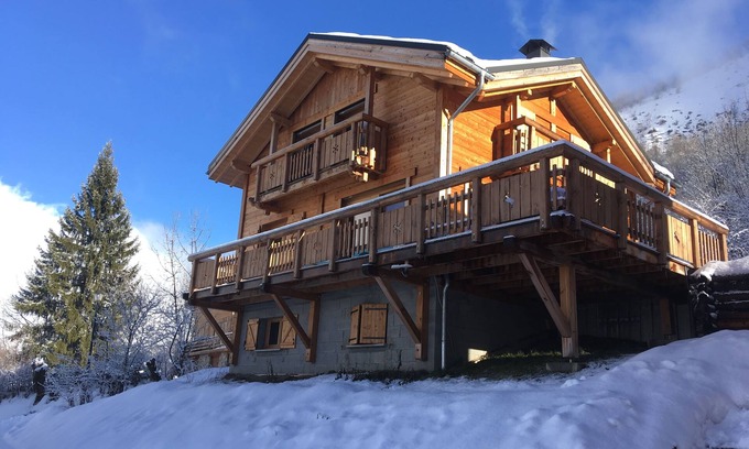 Mont-de-Lans Ski Chalet | Chalet at the foot of the slopes and chairlift, quiet, panoramic view, les2alpes