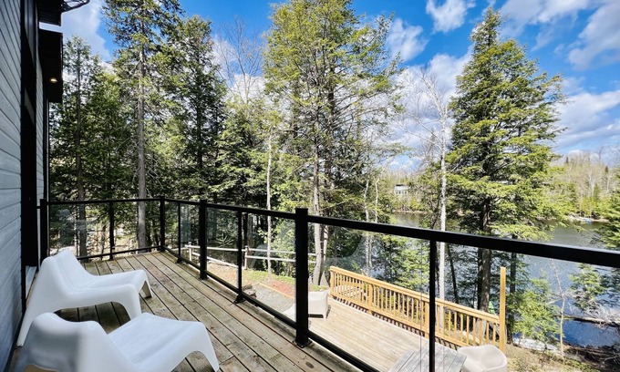 Chertsey House | Chalet Atlantide au bord du Lac and Spa