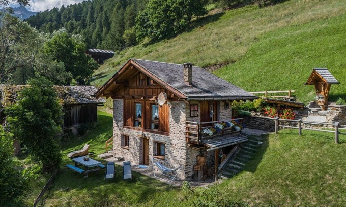 Rabbi Ski Chalet | Chalet 'Baita Mas Sternai Nel Parco' with Mountain View, Private Garden and Wi-Fi