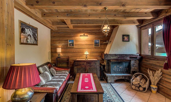 Les Houches Ski Chalet | Chalet Blackbushe - Traditional Chalet - Alpes Travel - Sleeps 4-6