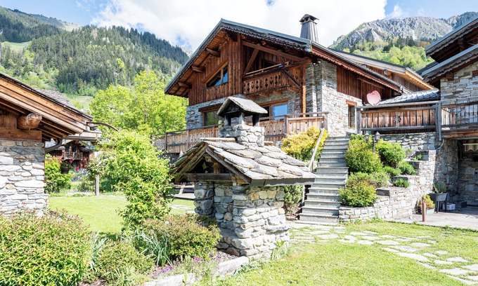 Champagny-en-Vanoise Ski Chalet | Chalet 'Camillou' with Mountain View, Private Terrace and Wi-Fi