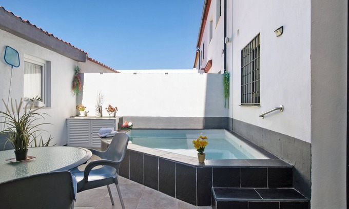 Ronda House | Chalet 'Casa Mia' Exterior Jacuzzi with Private Terrace, Private Garden and Wi-Fi