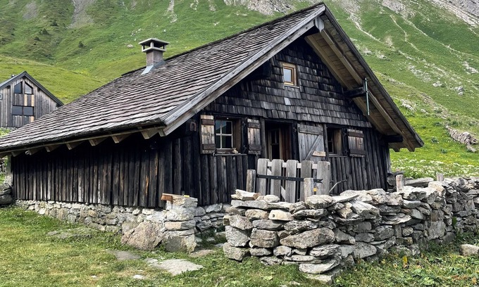 Saint-Jean-dʼAulps Ski Chalet | Chalet d'alpage 5 pers à 1819m vue Mont Blanc accessible on foot or 4x4