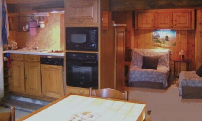 La Grave Apartment | Chalet des Glaciers - Small furnished apartment in an old farm