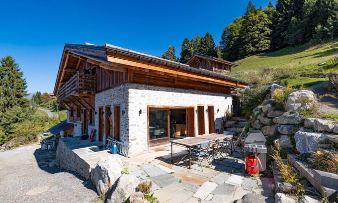 Combloux Ski Chalet | Chalet des Serves with Balcony