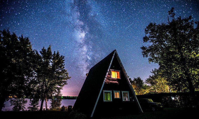 Lac-Drolet Ski Chalet | Chalet du Boathouse, beautiful memories at the lake