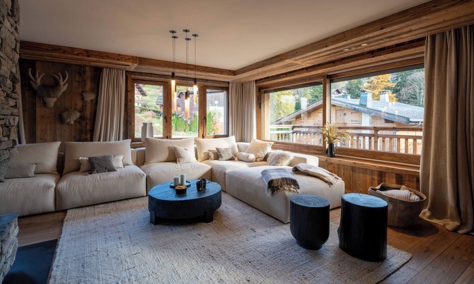La Clusaz Ski Chalet | Chalet 'Enigma' with Private Terrace, Wi-Fi and Air Conditioning