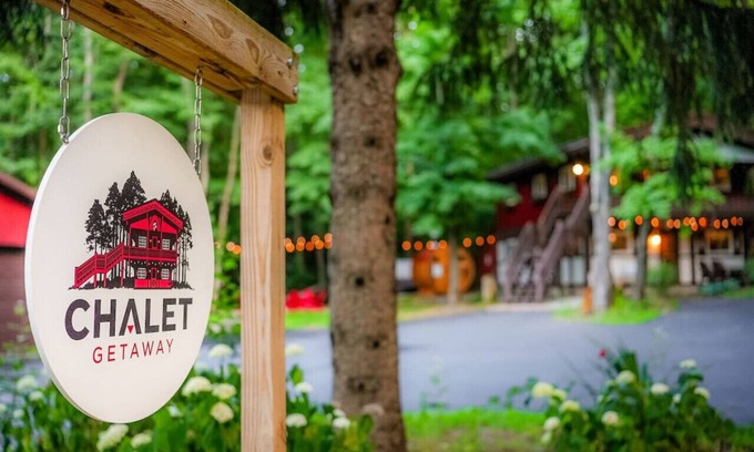 Bellaire Ski Chalet | Chalet Getaway | Hot tub | Sauna | Firepit | Pool