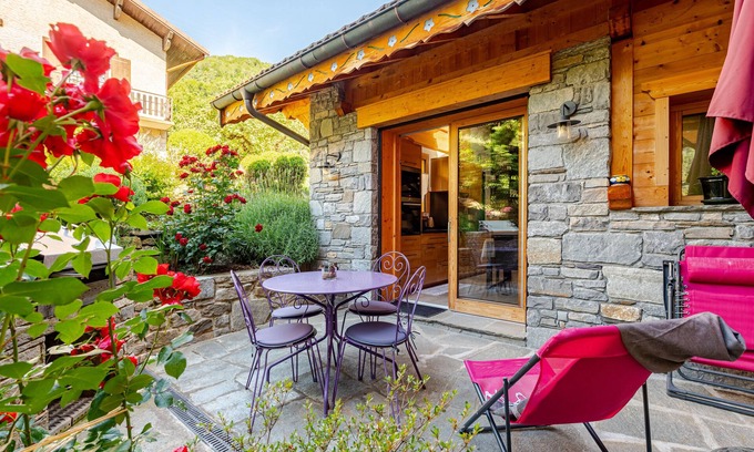 Saint-Oyen Ski Chalet | Chalet 'Helnes - Contemporain' with Mountain View, Private Terrace and Wi-Fi