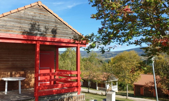 Blavignac Ski Chalet | Chalet 'Hibiscus Pour 6 Prix Weekend' with Mountain View, Shared Pool and Wi-Fi