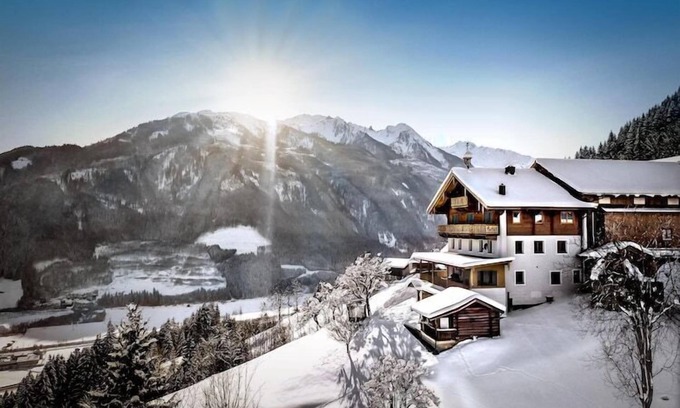 Bramberg am Wildkogel Apartment | Chalet in Bramberg near Wildkogel Ski Arena