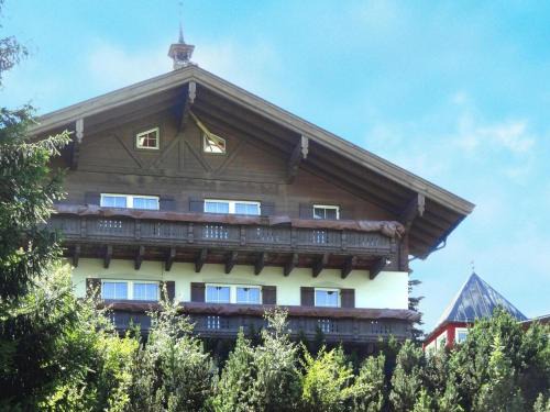 Dienten am Hochkoenig Apartment | Chalet in Dienten with Ski-In Access & Sauna