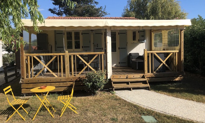 Saint-Pierre-d'Oleron Ski Chalet | Chalet in a private park in Saint Pierre D'oléron