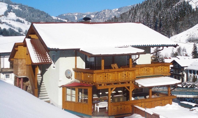 Grossarl Apartment | Chalet in Grossarltal with Panoramic Views