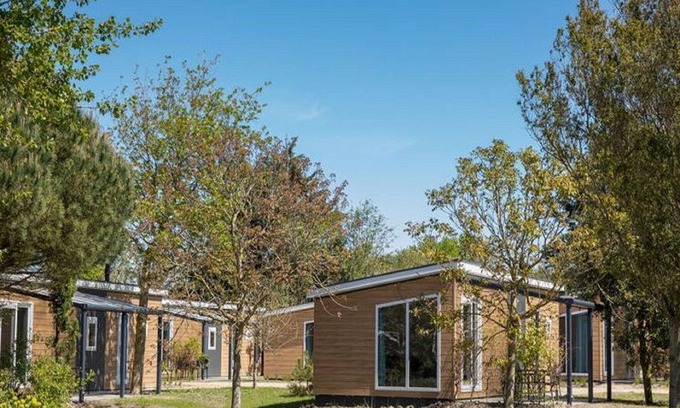 Breezand House | Chalet in Vrouwenpolder with garden
