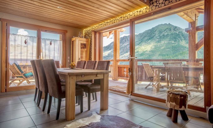 Montgenevre Apartment | CHALET K Luxury 8 people in Montgenevre on tracks was winter with spa and pool