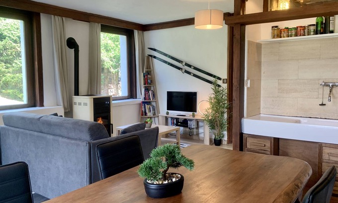 Les Praz-de-Chamonix Apartment | Chalet la Pagode, Mont-Blanc view, private garden