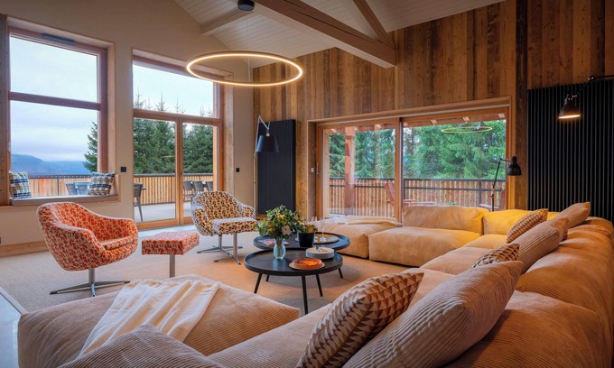 Samoens Ski Chalet | Chalet La Parenthèse - relax in beautiful mountain home 15p - OVO Network