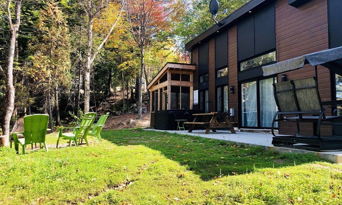 Chertsey Ski Chalet | Chalet Le Caribou au bord du Lac and Spa