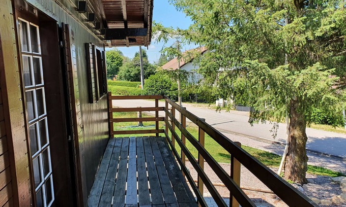 Champdray Ski Chalet | Chalet 'Le Chandeley' with Private Terrace, Private Garden and Wi-Fi