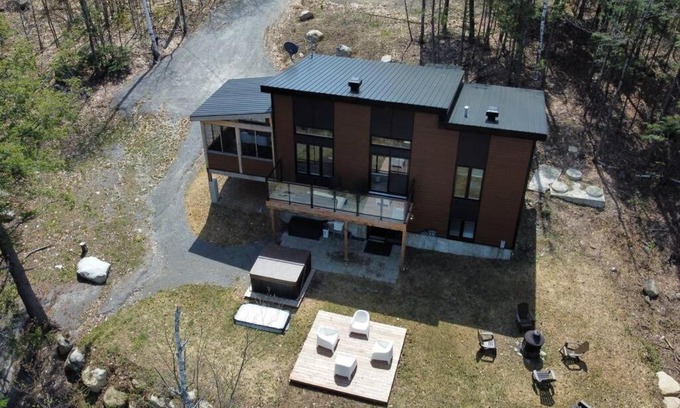 Chertsey Ski Chalet | Chalet le Raton