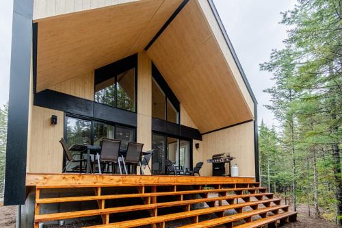 Shannon Ski Chalet | Chalet Le Stockholm private spa Shannon