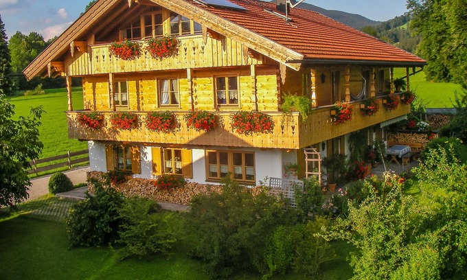 Lenggries Ski Chalet | Chalet Lenggrieser Acker *