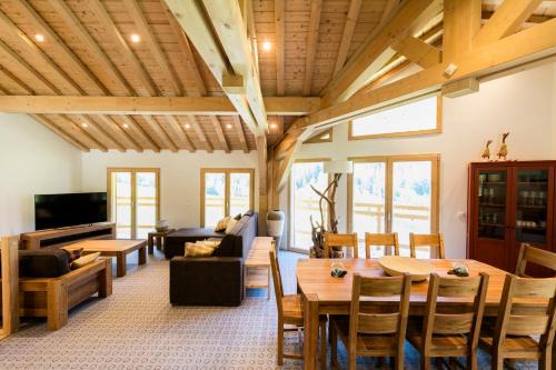 Nancroit Ski Chalet | Chalet Les Amis
