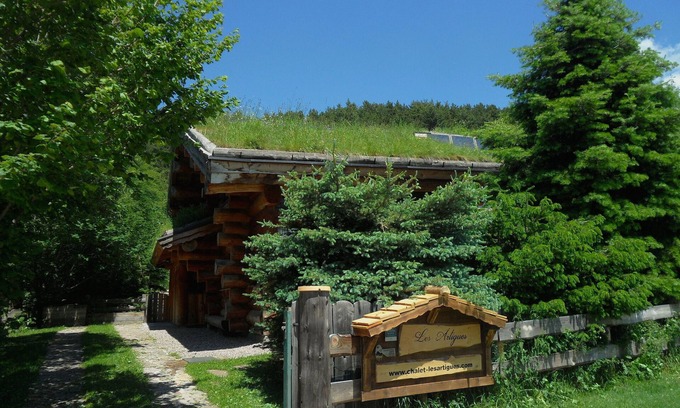 Superbolquere Ski Chalet | Chalet 'Les Artigues' with Mountain View, Private Pool and Wi-Fi