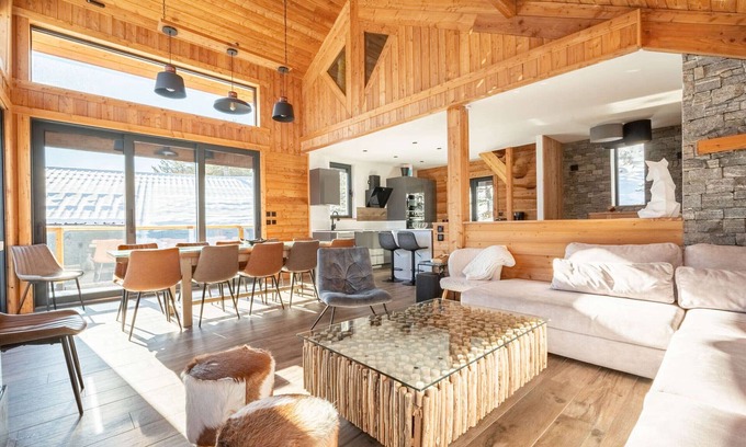 Pra Loup Ski Chalet | Chalet Lumière: Luxurious 16-Person Chalet, Near Lift, Beds Made on Arrival, Pra Loup