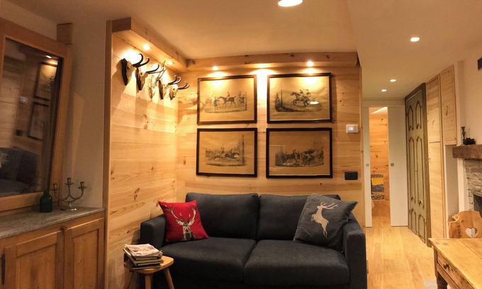 Albosaggia Ski Chalet | Chalet Monks at the Fountain "Junior Suite "