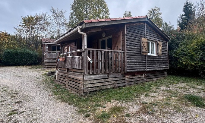 Roquefeuil Ski Chalet | Chalet 'Montana 5 4 Pers' with Mountain View, Shared Pool and Wi-Fi