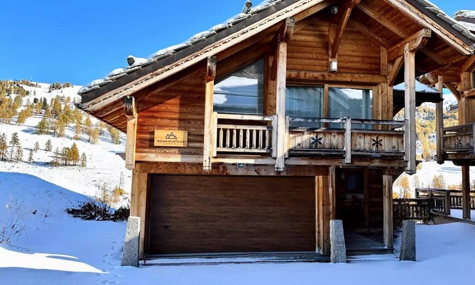 Les Claux Ski Chalet | CHALET MOUNTAIN SIDE All-inclusive Classified 4* (French only)