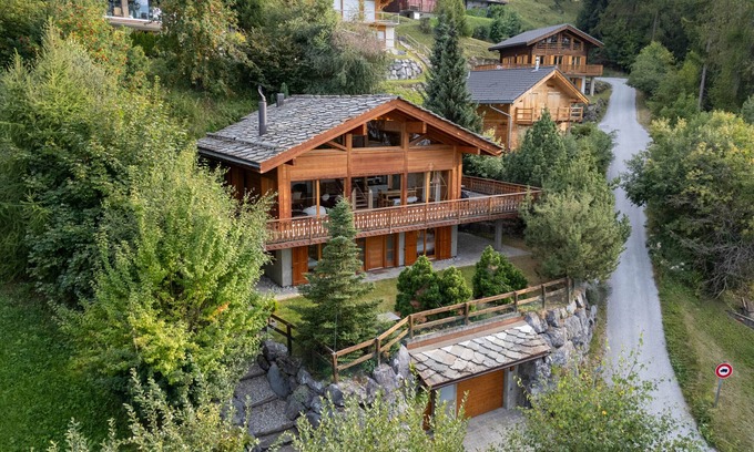 Saint-Pierre-de-Clages Ski Chalet | Chalet Nendaz - modern and peaceful